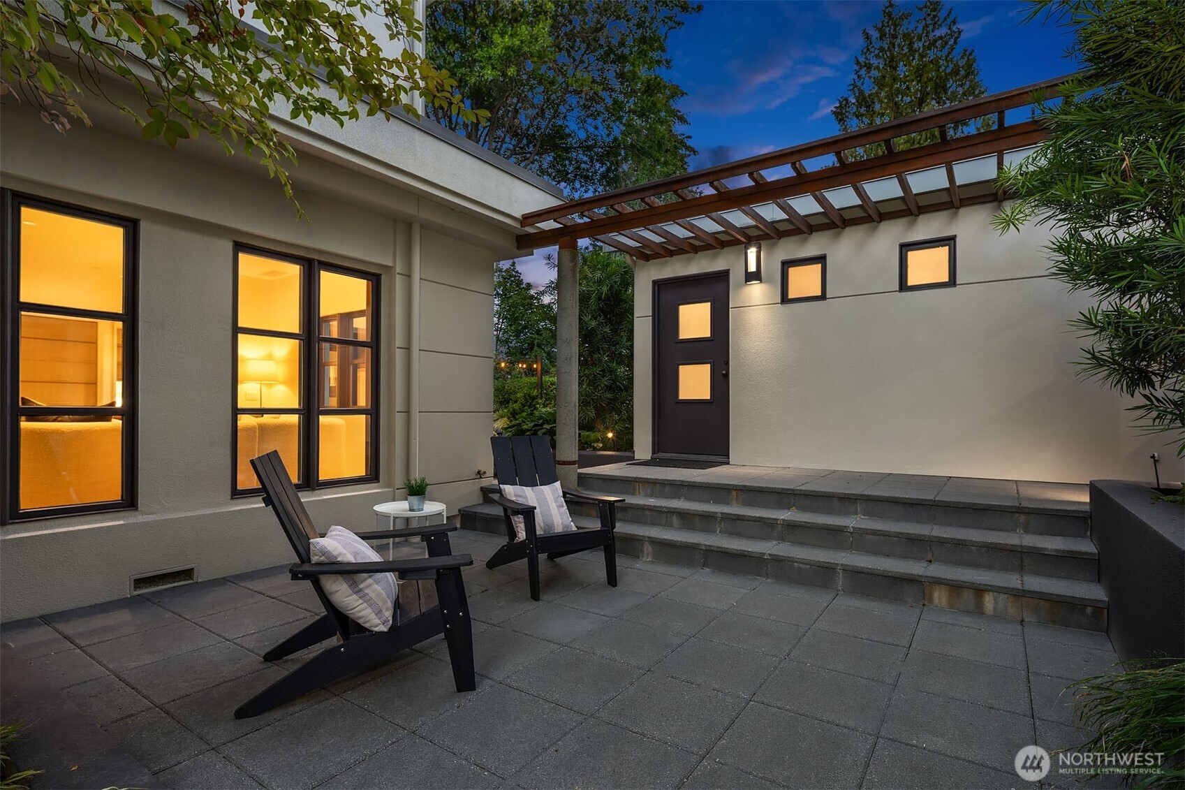 Detached Studio/Guest Suite with 3/4 bath