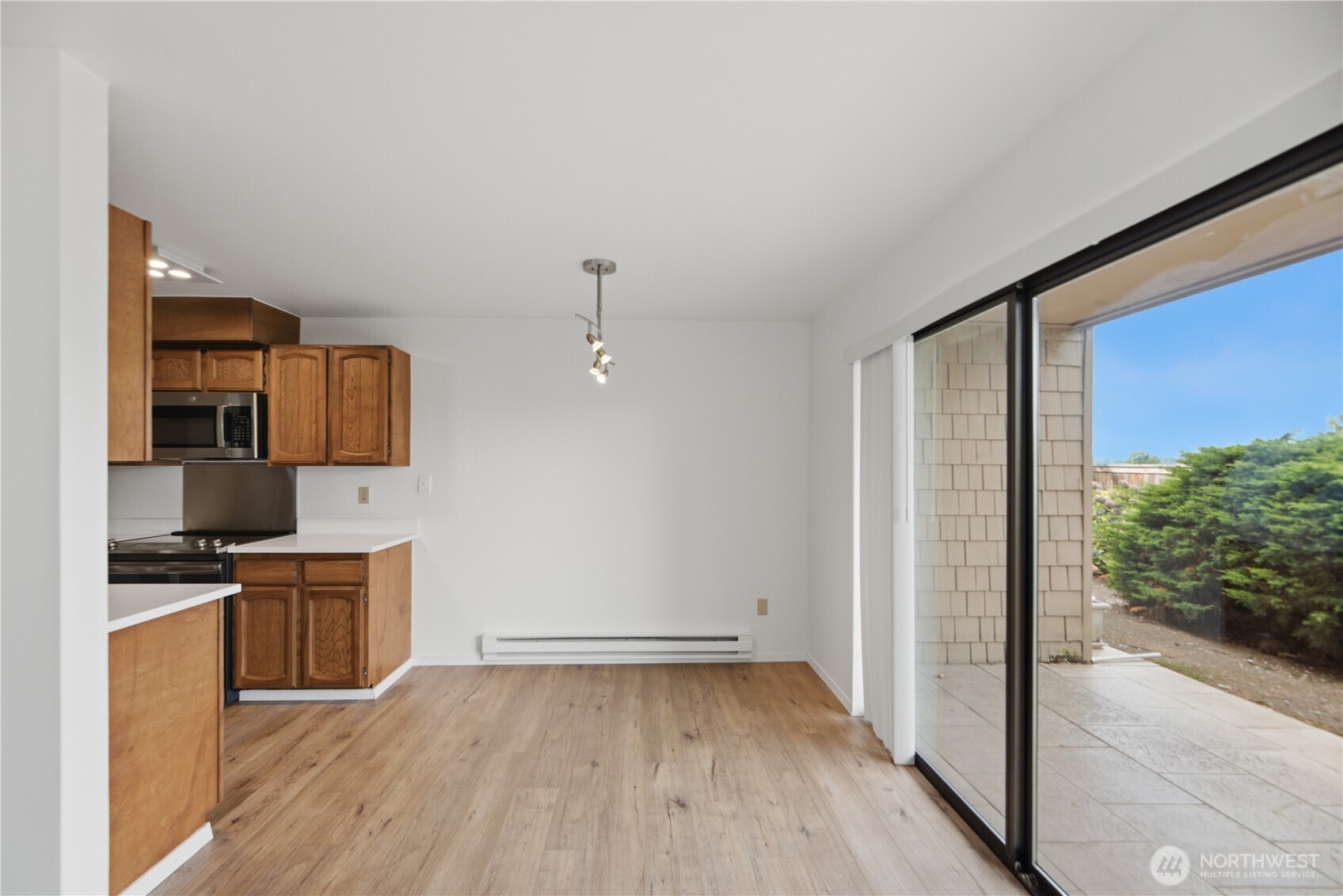 Dining off kitchen