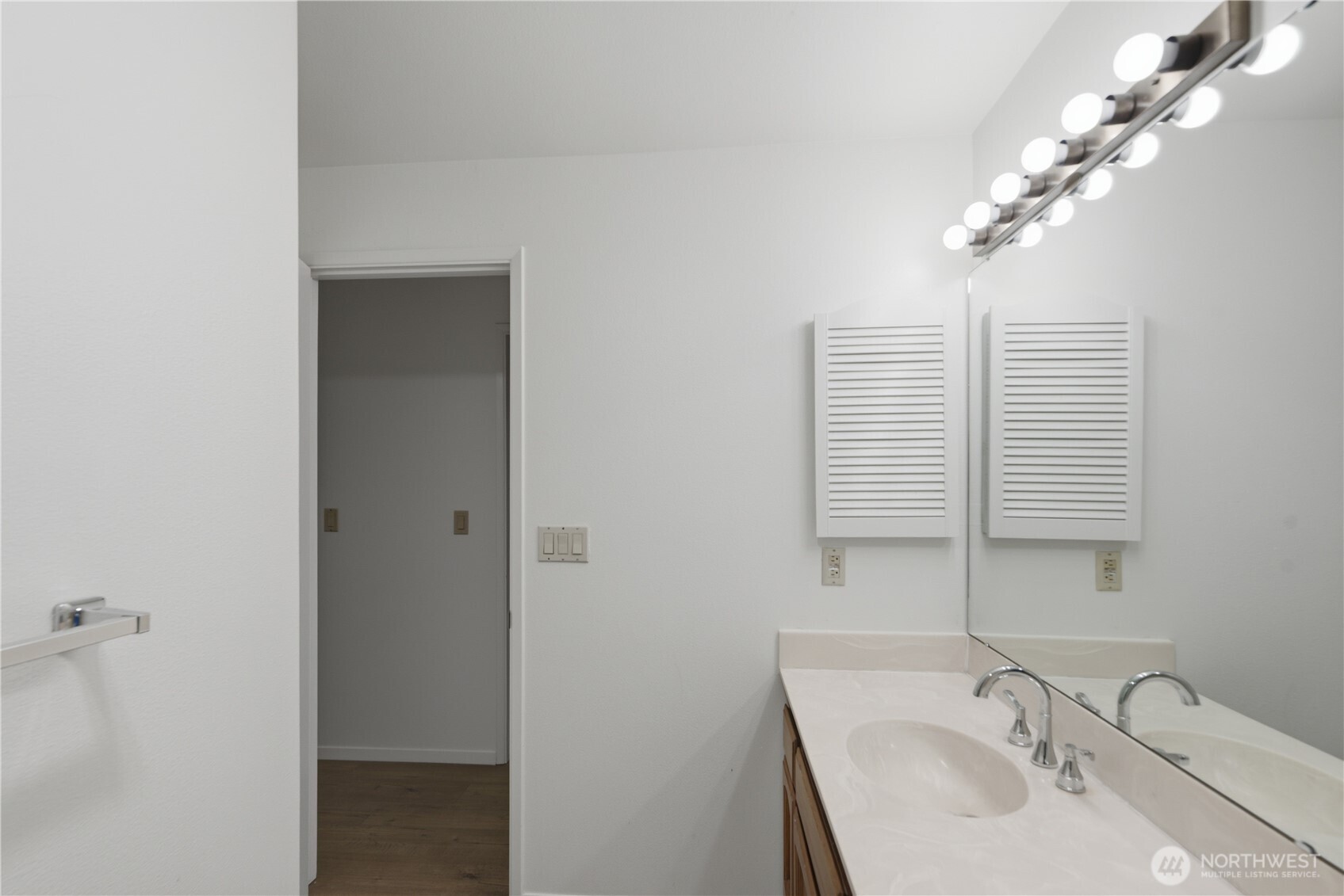 Main full bathroom