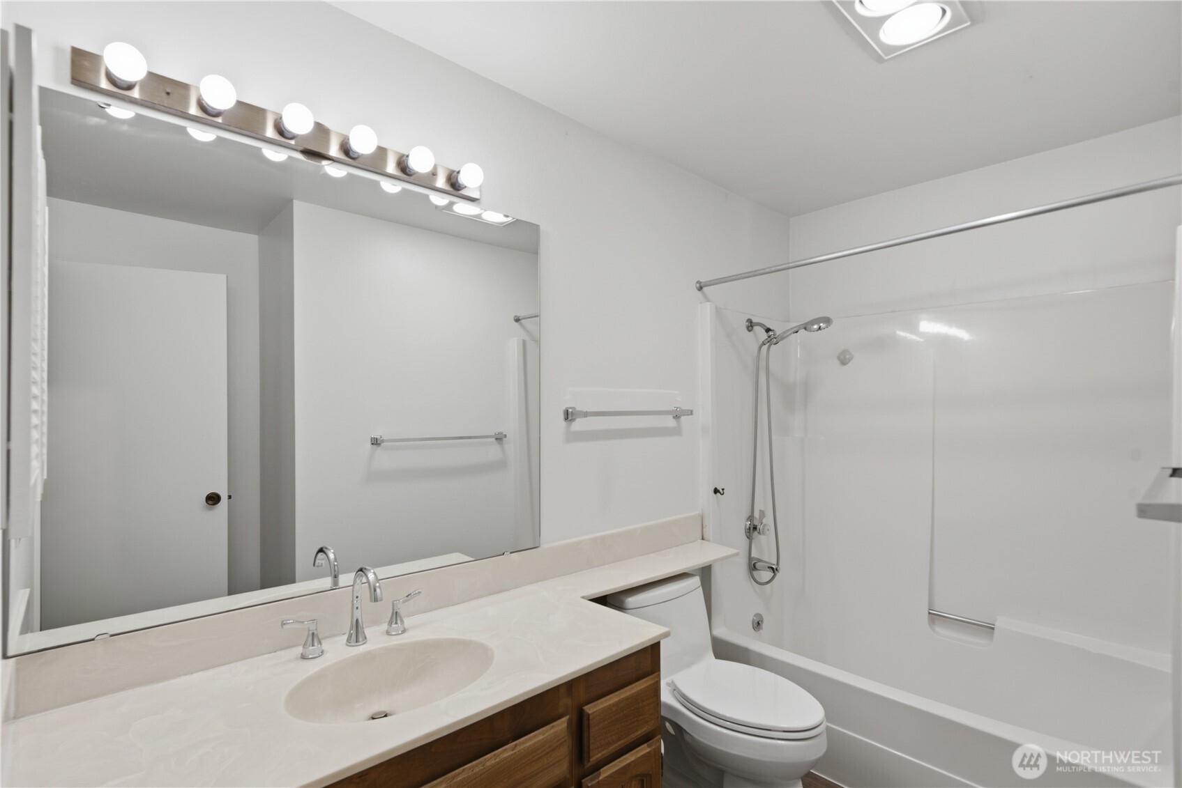 Main full bathroom