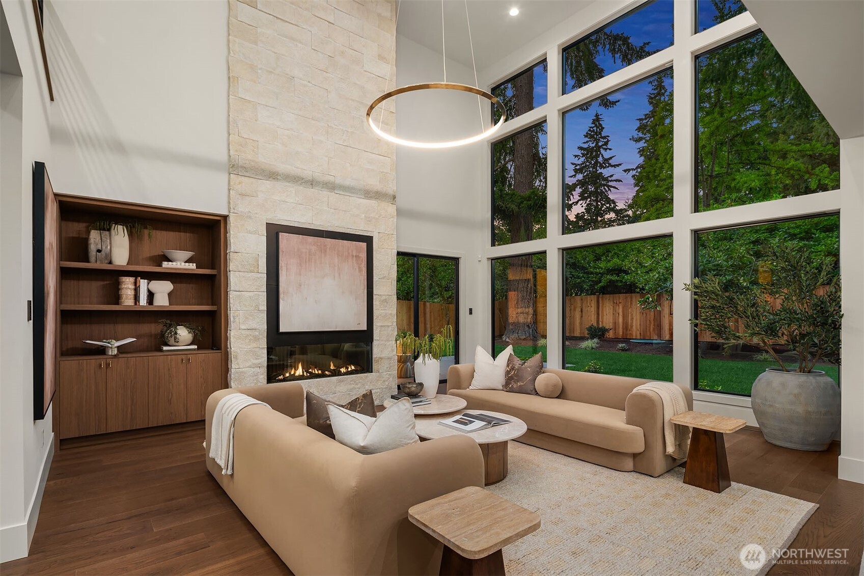 Luxurious entertaining great room