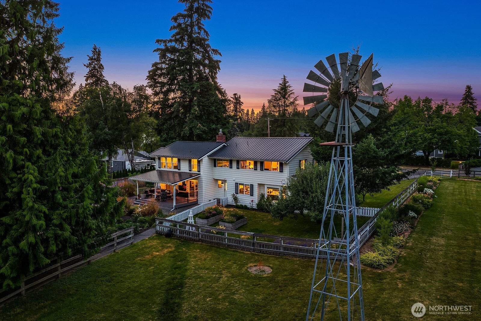 Great 2 acre property with Hollywood Hill Windmill .....for an iconic property!