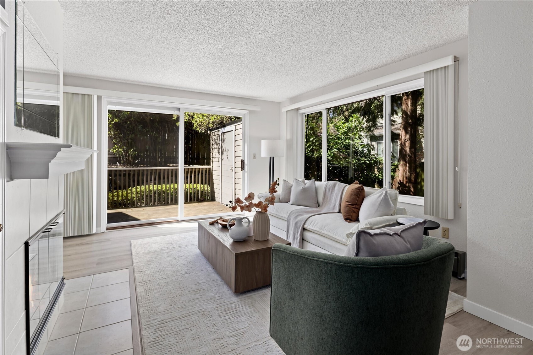 Large west facing deck off the living room.