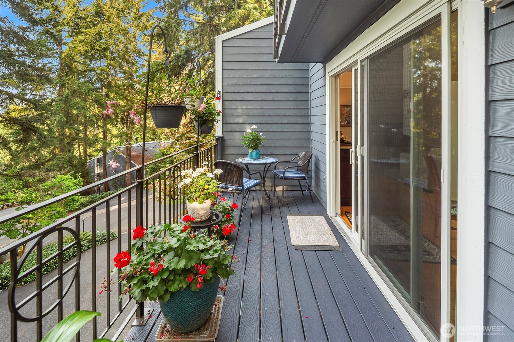 A perfect spot for your morning coffee!