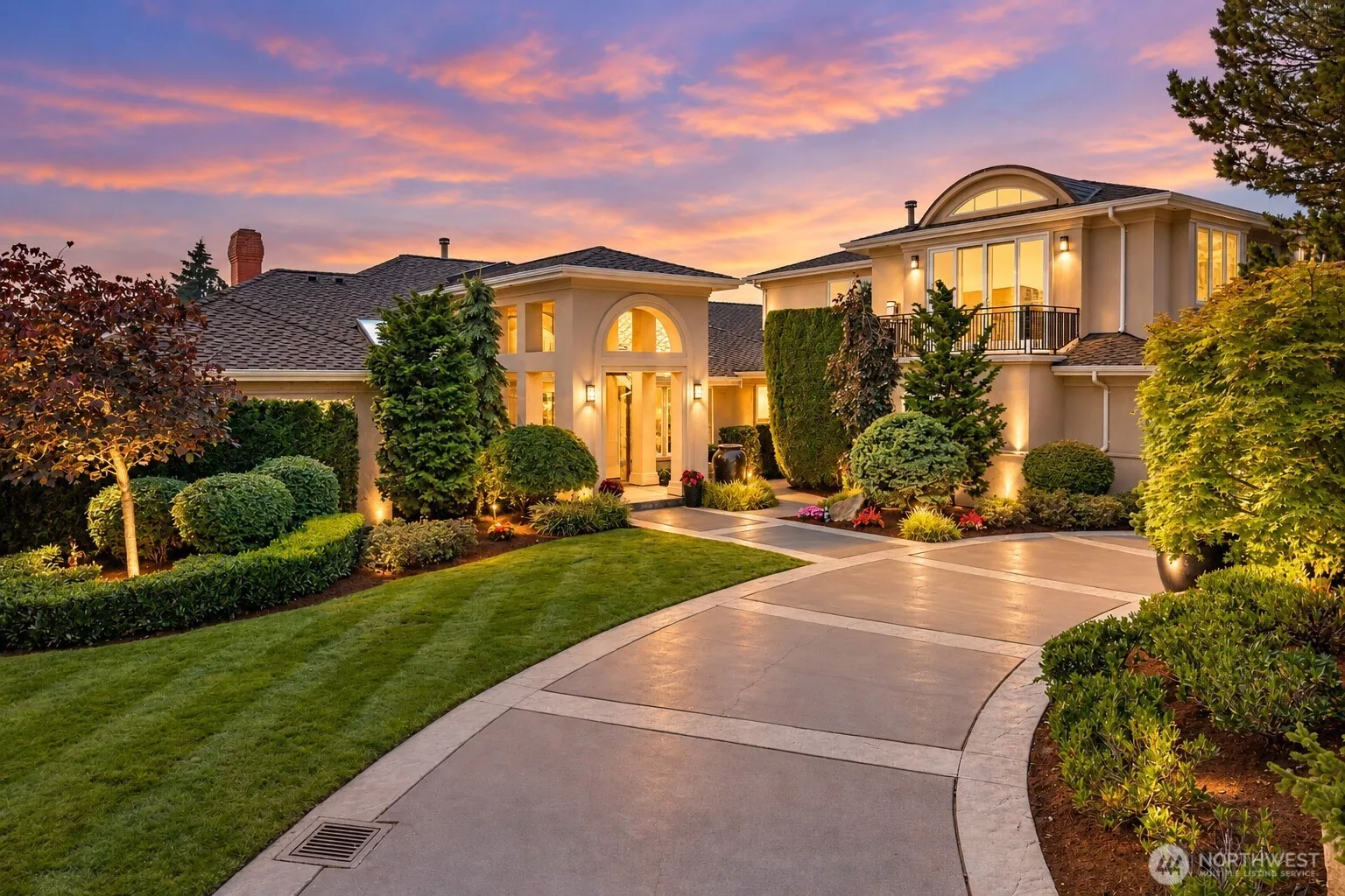 rivately sited on a beautifully landscaped 0.46-acre lot with views of Lake Washington, this custom Stark Construction residence showcases refined living & exceptional craftsmanship