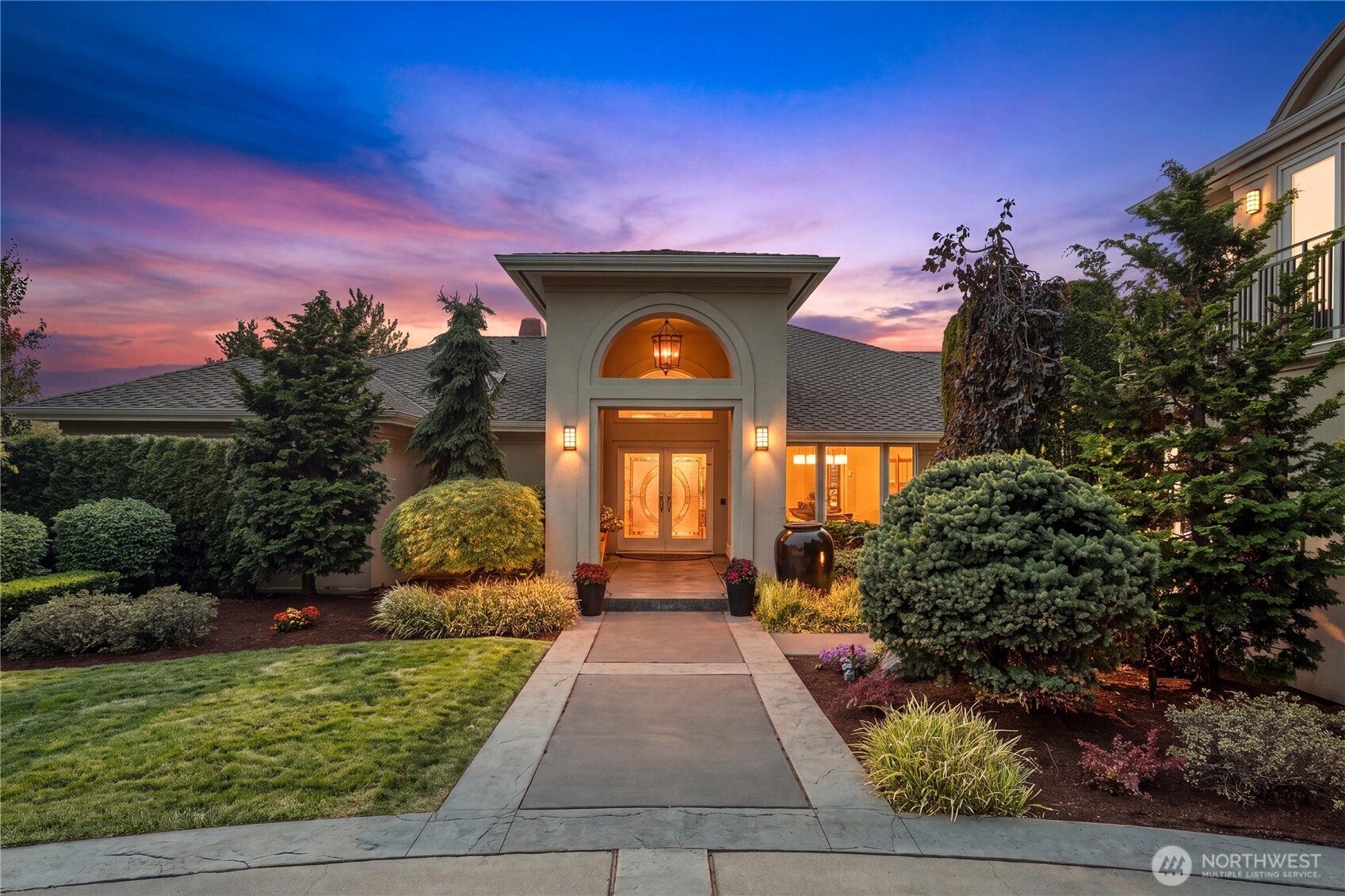 Minutes from DT Bellevue, Medina, world-class shopping & dining, parks, top-rated Bellevue schools, Microsoft, & major freeways