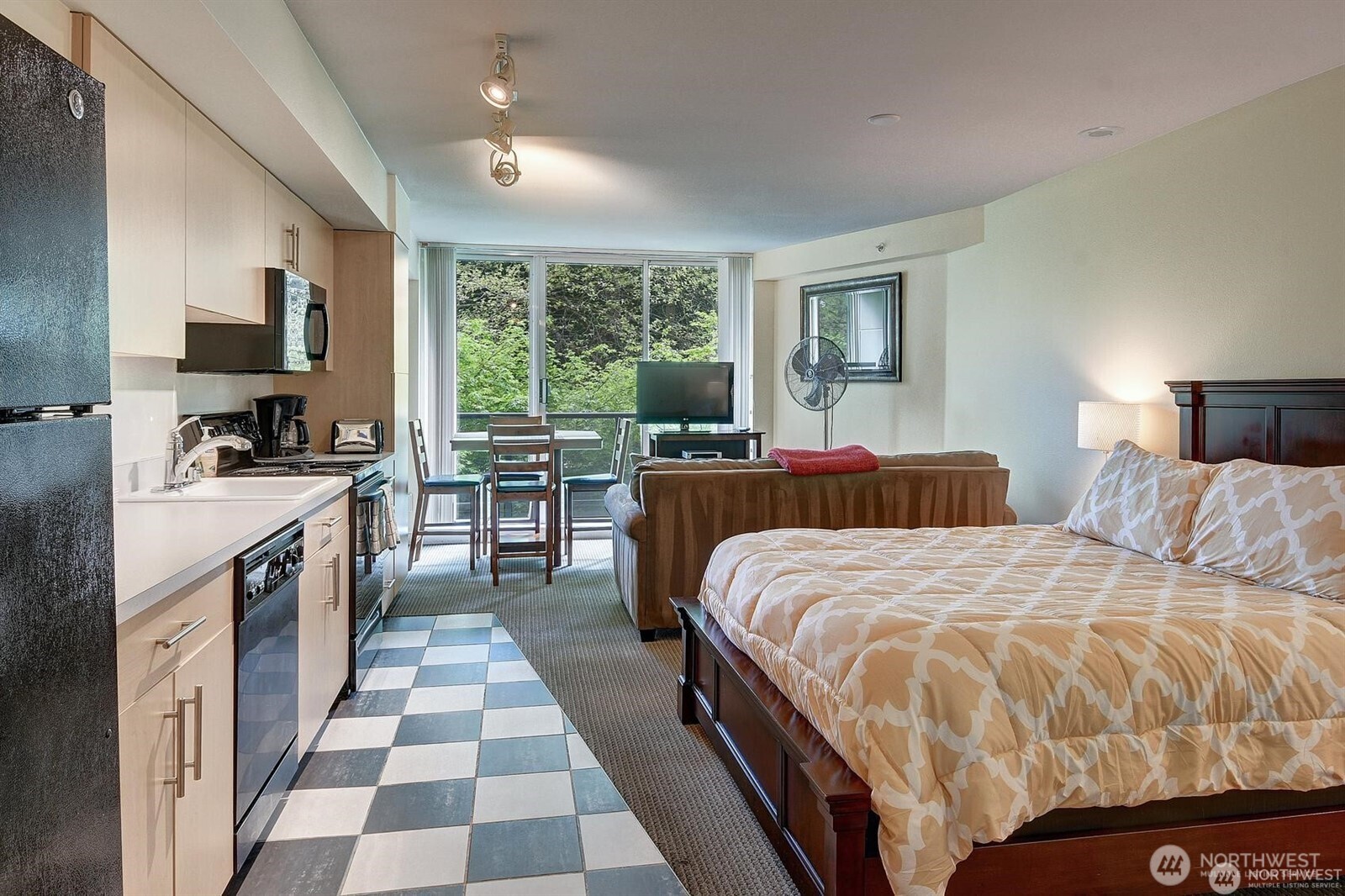 A visitor guest suite adds additional options for your guests.