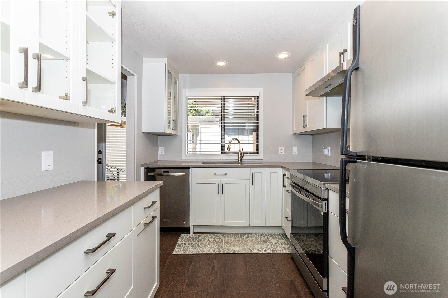 Updated kitchen and appliances