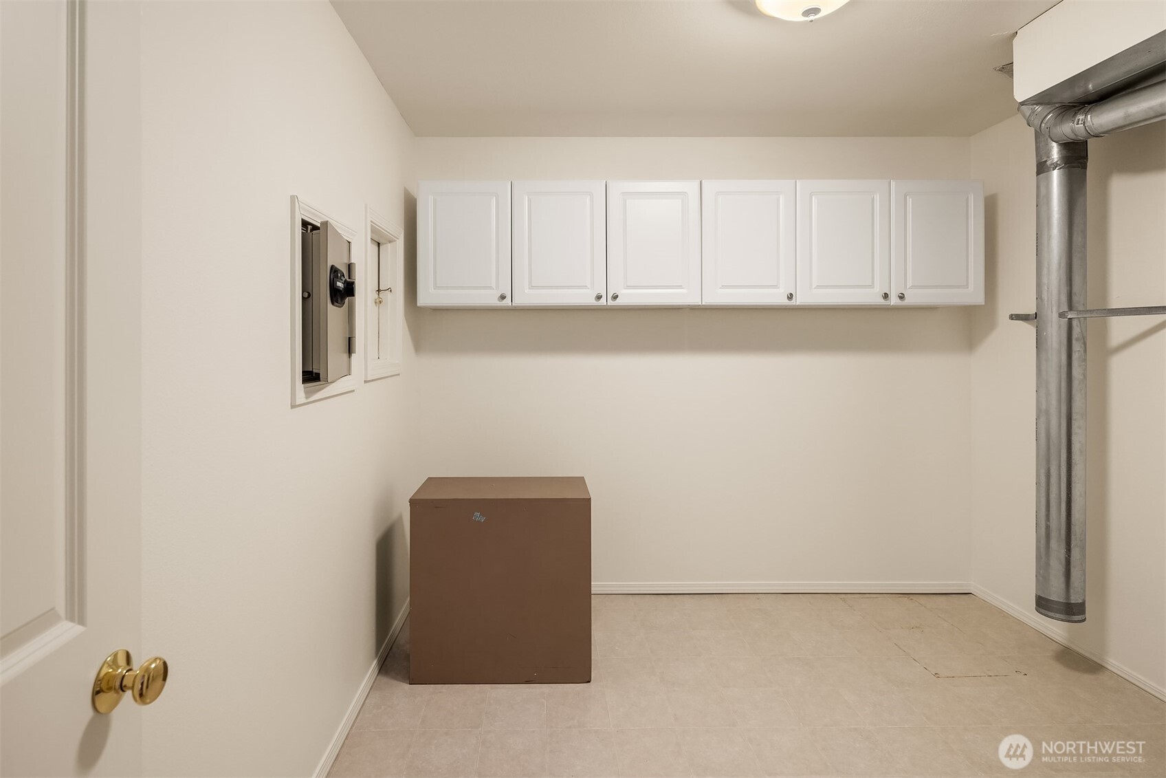How would you use this lower-level flex room?